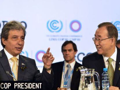 Ban Ki-moon (derecha) y presidente de la COP, Manuel Pulgar.