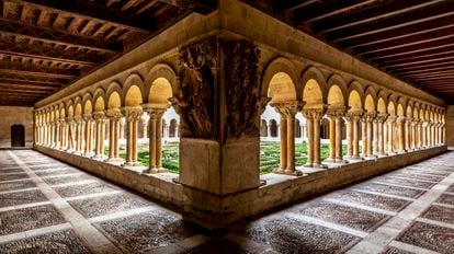 Claustro de la abadía benedictina de Santo Domingo de Silos (Burgos), una joya del románico español.