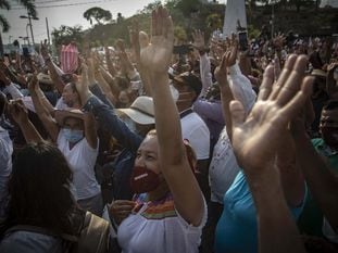 Según el sondeo realizado a 400 personas, Evelyn Salgado es la candidata a la que votaría la gente con un 44% y aventaja dos a uno en las intenciones de voto frente al candidato del PRI.