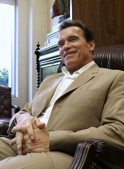 El gobernador Arnold Schwarzenegger, en su despacho de Sacramento (California), el 29 de abril