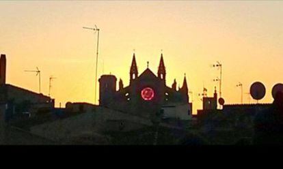 Efecte que provoca la llum sobre la Catedral de Palma.