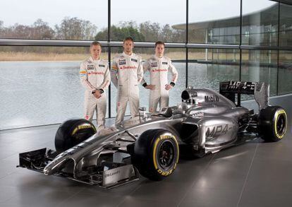 Magnussen, Button y Vandoorne, con el nuevo McLaren.