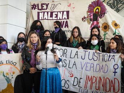 Víctimas de violencia ácida y colectivos feministas durante una protesta en el Palacio Legislativo de Ciudad de México, el 31 de enero de 2023.