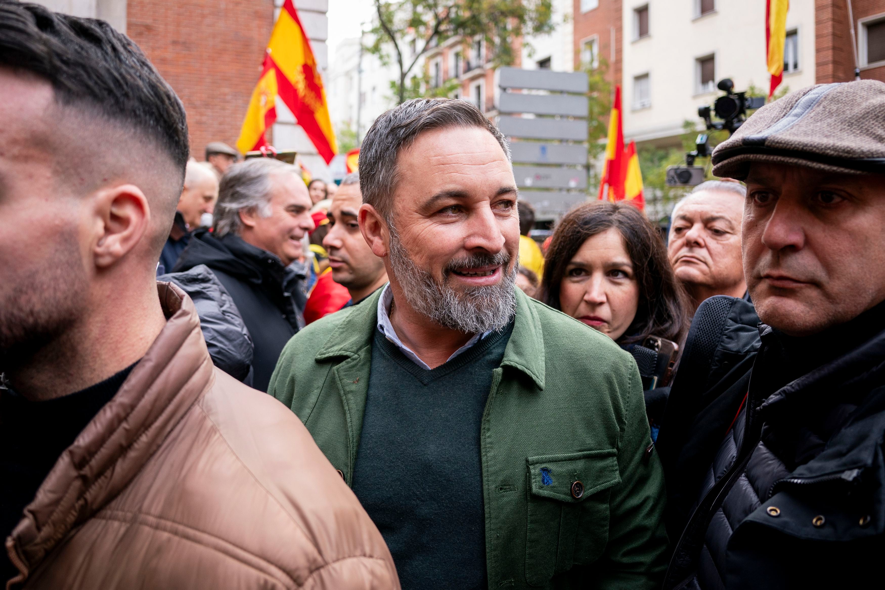 Un camionero denuncia que escoltas de Abascal le dieron una paliza en una gasolinera