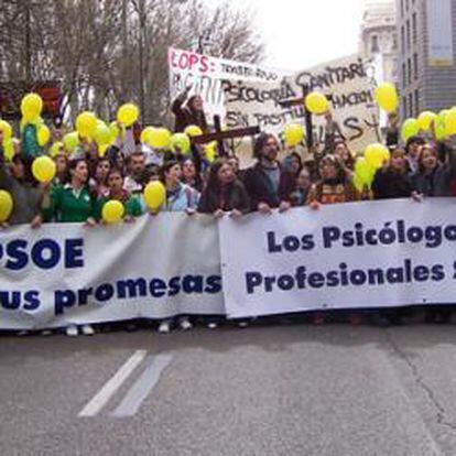 Una de las amnifestaciones convocadas en Madrid por los psicólogos, que hoy se repetirán en otras ciudades