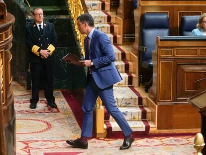 El presidente del Gobierno, Pedro Sánchez, abandona su escaño tras intervenir en la sesión de control en el Congreso de los Diputados, el pasado 20 de junio.