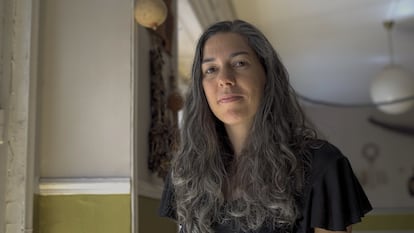 La periodista Diana Moreno en el Gabinete de Historia Natural, en Madrid.
