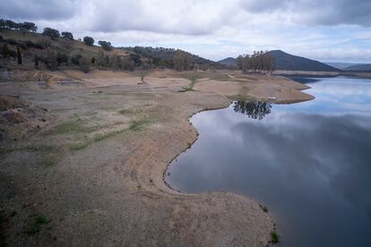 Embalse de El Pintado en Cazalla de la Sierra (Sevilla), el pasado marzo.