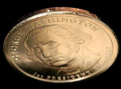 Moneda defectuosa de un dólar con la efigie de George Washington.