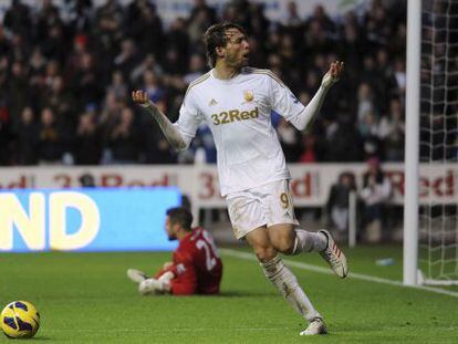 Michu festeja un gol con el Swansea.