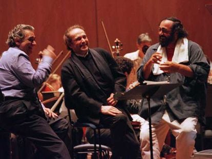 Luciano Pavarotti, Pl&aacute;cido Domingo y Jos&eacute; Carreras, durante un ensayo en Par&iacute;s en 1998