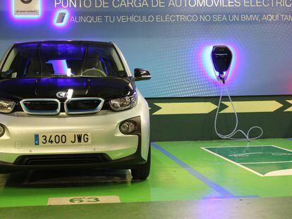 Cada vez más infraestructuras permiten el uso de los coches eléctricos en la ciudad. 