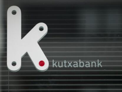 Kutxabank plantea 276 prejubilaciones y bajas