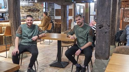 Koldobika Galán y Asier Moreira, los nuevos cocineros al frente de Bode Jatetxea, en Vitoria-Gasteiz, el 25 de octubre de 2023.
