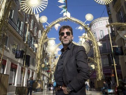 Antonio de la Torre, la semana pasada, en la malagueña calle Larios. En el vídeo, el actor pasea por su barrio natal y recorre la Málaga cinematográfica.