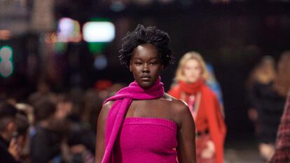 Sastrería a ritmo de post-punk: Chanel se traslada a Manchester para mostrar su nueva colección Métiers d’art