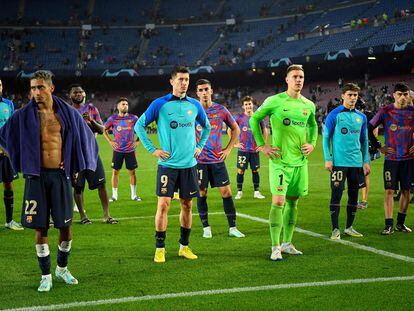 Los jugadores del Barça, frente a su afición, tras caer eliminados ante el Bayern en la última edición de la Champions.
