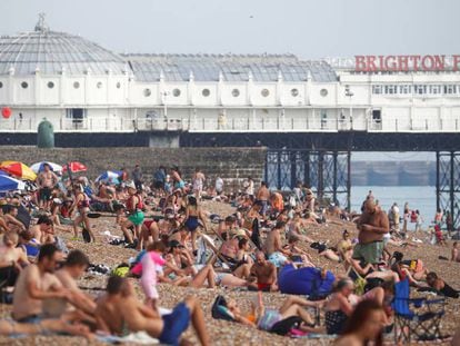 Turistas en la playa de Brighton en la segunda semana de septiembre.