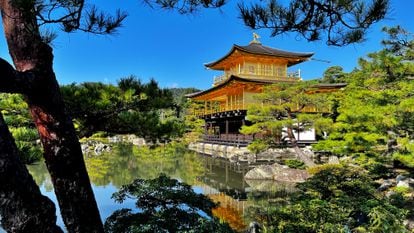 El Pabellón Dorado (Kinkaku Ji), uno de los más famosos y visitados templos de Kioto (Japón).