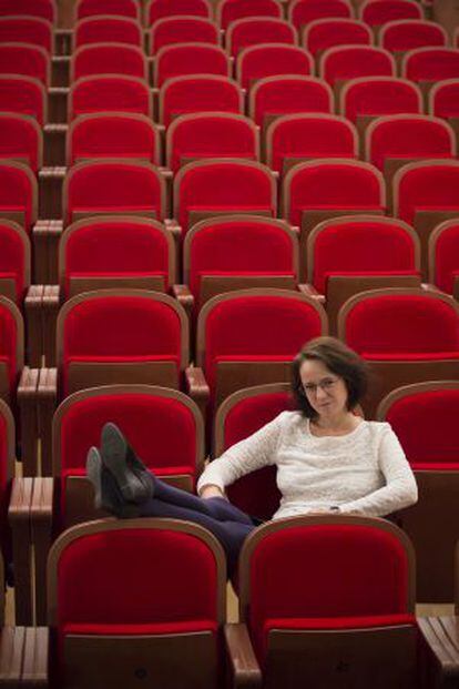 La escritora Marta Sanz en el patio de butacas del Teatro de la Comedia, en Madrid.