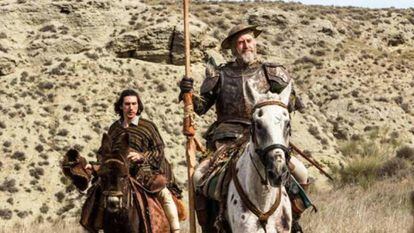 Adam Driver (izquierda) y Jonathan Pryce, en 'El hombre que mató a don Quijote'.