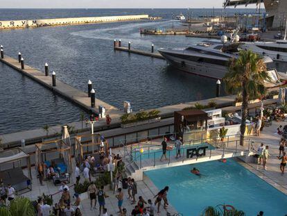 La piscina del GO Beach a la zona del Fòrum, a Barcelona.