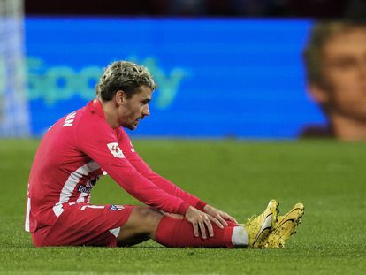 Antoine Griezmann se lamenta durante el Barcelona-Atlético (1-0) disputado este domingo.