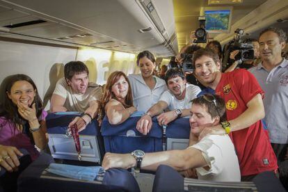 La familia Messi celebra en el avión a Barcelona la Champions de Roma.