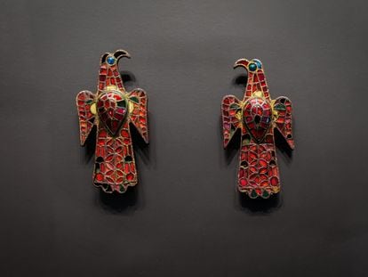 Fíbulas visigodas que se exponen en el Museo Nacional de Arqueología, en Madrid.