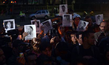 Concentraci&oacute;n en M&eacute;xico por periodistas asesinados en Veracruz el 5 mayo.