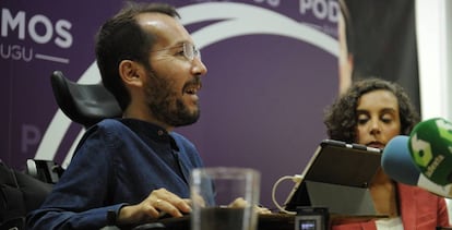 Pablo Echenique y Nagua Alba, el pasado lunes en Vitoria.