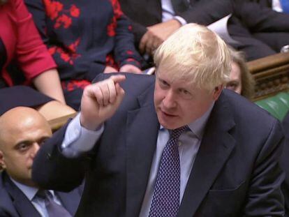 Boris Johnson, primer ministro británico, durante el debate parlamentario de este sábado en la Cámara de los Comunes.