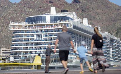 Un crucero atracado en Santa Cruz de Tenerife, el pasado 1 de enero.