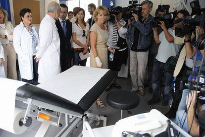 Aguirre, durante la inauguración de un centro de salud en Aluche, esta mañana.