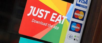 Logotipo de Just Eat en un establecimiento de restauración