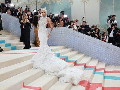 La cantante Doja Cat en la Gala Met de 2023, dedicada al fallecido diseñador Karl Lagerfeld.