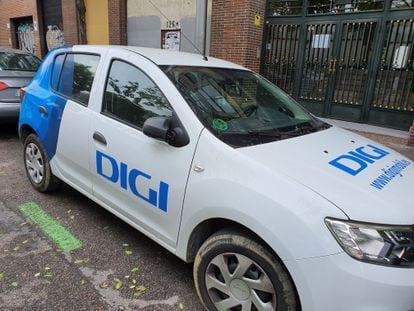 Un coche de instalación de Digi.