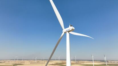 Varios aerogeneradores, en Torozos (Valladolid).