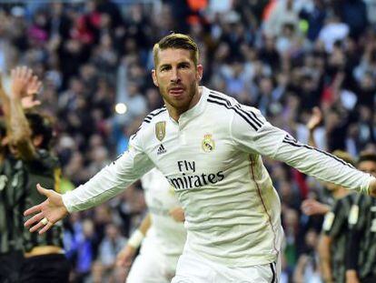 Sergio Ramos celebra el primer gol.