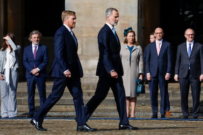 El rey Guillermo I de Países Bajos y el rey Felipe VI de España, durante la ceremonia de bienvenida.