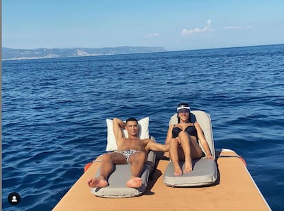 Cristiano Ronaldo y Georgina Rodríguez, en su yate.