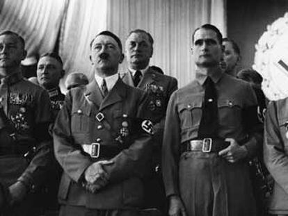 Adolf Hitler, en 1937 en Núremberg, rodeado de algunos de sus colaboradores, entre ellos Hess, Himmler y Streicher.