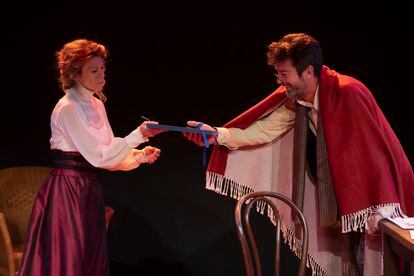 José Manuel Casany y Rebeca Valls interpretan a Chéjov y Olga Knipper en 'Tu mano en la mía' en el Teatro Fernán Gómez.