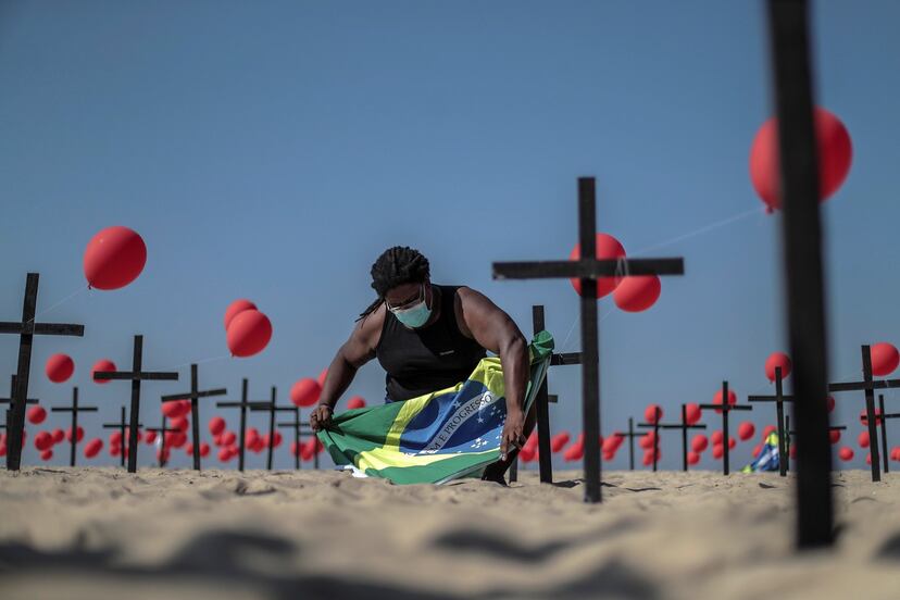100.000 vidas perdidas por la covid-19 en Brasil: una radiografía con datos  | Sociedad | EL PAÍS
