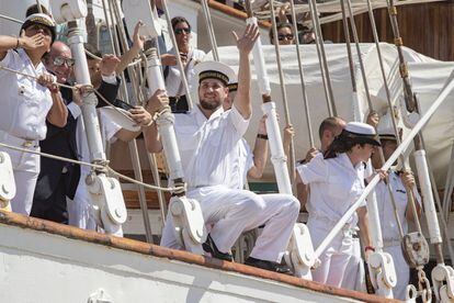 El buque escuela Juan Sebastián Elcano, con los 227 futuros oficiales de la Armada, atracó en Cádiz tras cinco meses de navegación. Su 94 crucero de instrucción ha sido un viaje dedicado a conmemorar el quinto centenario de la primera vuelta al mundo.  
