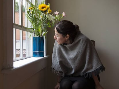 La escritora mexicana Guadalupe Nettel, en 2018 en su casa en Coyoacán.