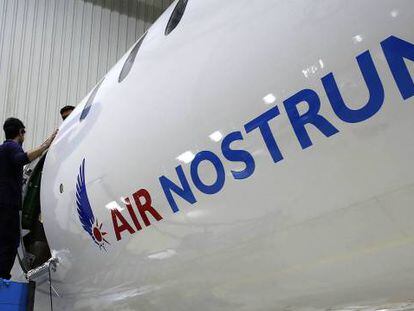 Hangar de mantenimiento de Air Nostrum en el aeropuerto de Manises, en Valencia.