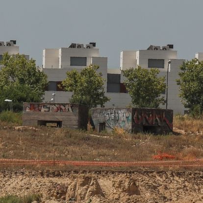 Dvd 1013 7/8/20
Búnkeres de la guerra civil en medio de las obras de ampliación de Ifema en Valdebebas.
KIKE PARA.