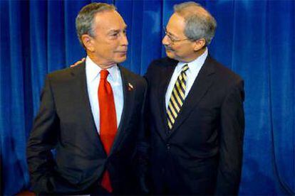 Michael Bloomberg (izquierda) y Fernando Ferrer.