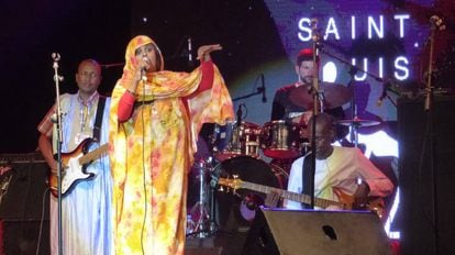 La cantante mauritana Noura Mint Seyman, en el Festival Internacional de Jazz de Saint Louis.